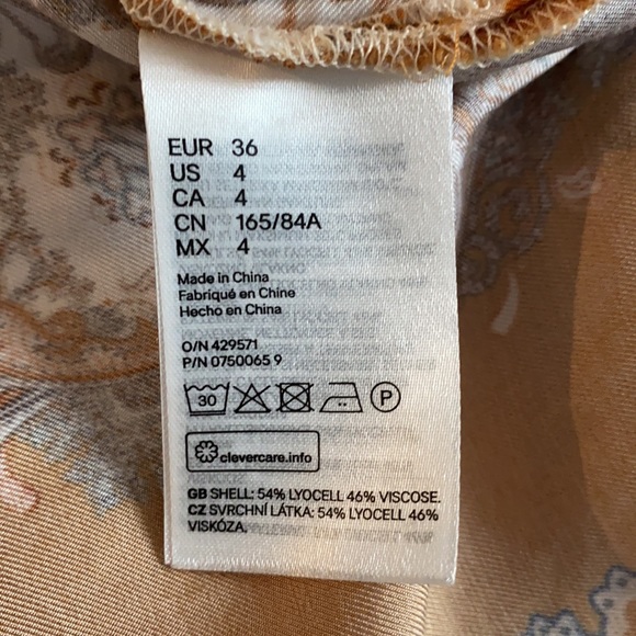 H&M paisley blouse - Picture 8 of 8